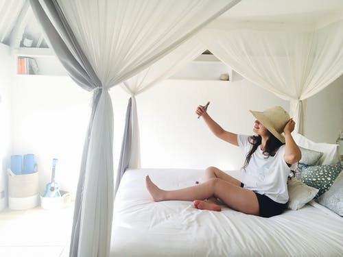 有关女人, 室内, 家具的免费素材图片