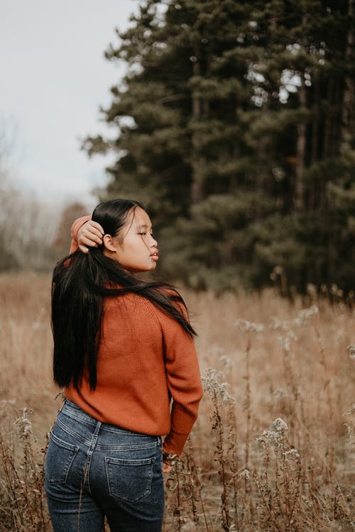 有关人, 修理头发, 回头看的免费素材图片