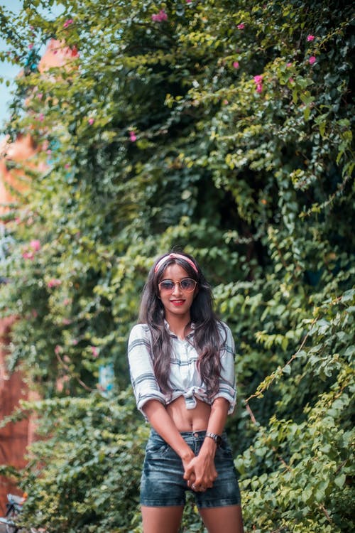 有关中空装, 垂直拍摄, 墨镜的免费素材图片