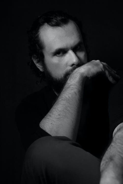 有关严肃, 手, 有胡子的人的免费素材图片