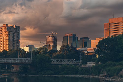 有关城市, 夕阳的光, 建筑的免费素材图片