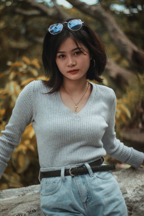 有关v领, 垂直拍摄, 墨镜的免费素材图片