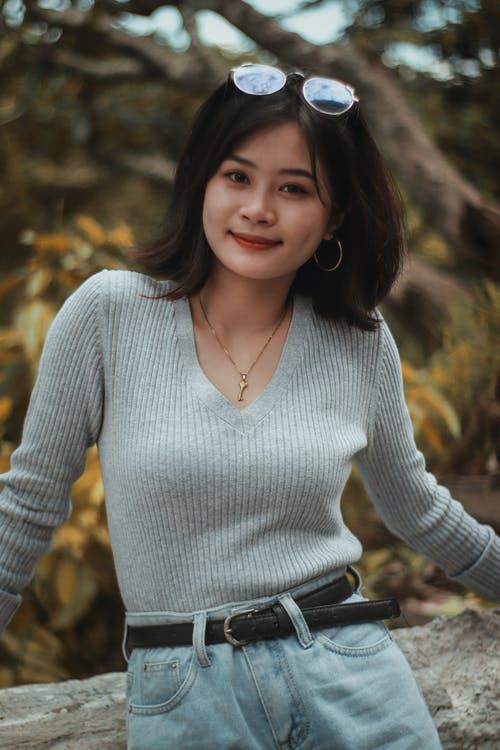 有关v领, 垂直拍摄, 年轻的免费素材图片