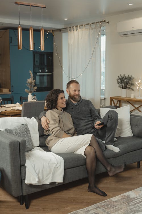 有关一对, 一起, 坐的免费素材图片