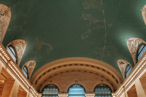 经典建筑的旧装饰的天花板 · 免费素材图片