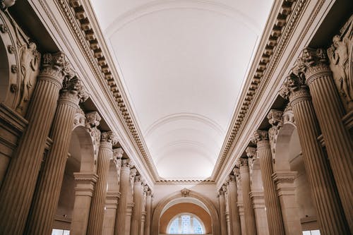 雄伟的宫殿大厅与柱廊 · 免费素材图片