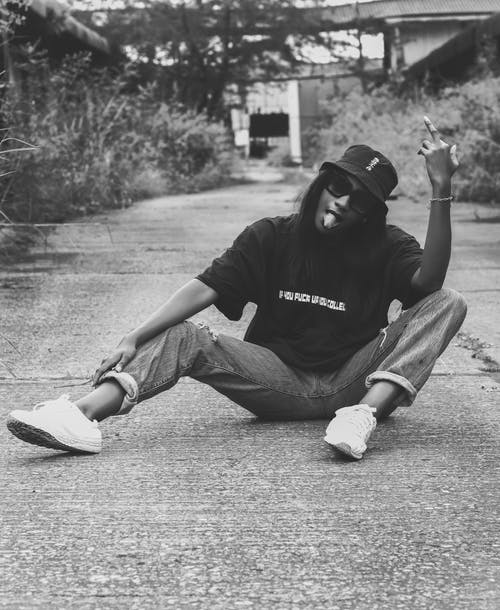 有关人, 坐下, 垂直拍摄的免费素材图片