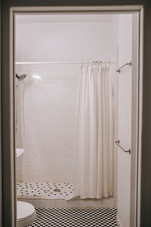 浴室内部带淋浴房 · 免费素材图片