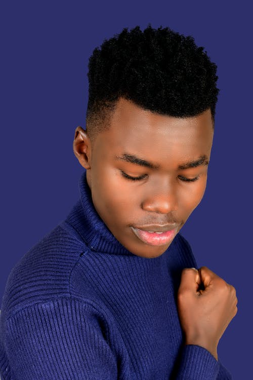 有关人, 垂直拍摄, 室内的免费素材图片