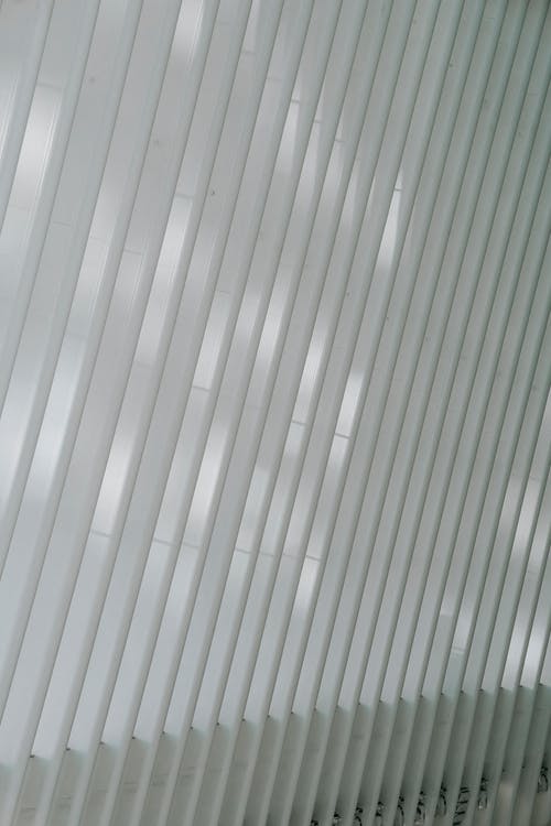 带垂直梁的现代建筑屋顶的带纹理的背景 · 免费素材图片