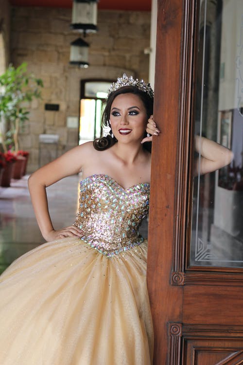 有关倚, 优雅, 光鲜亮丽的免费素材图片