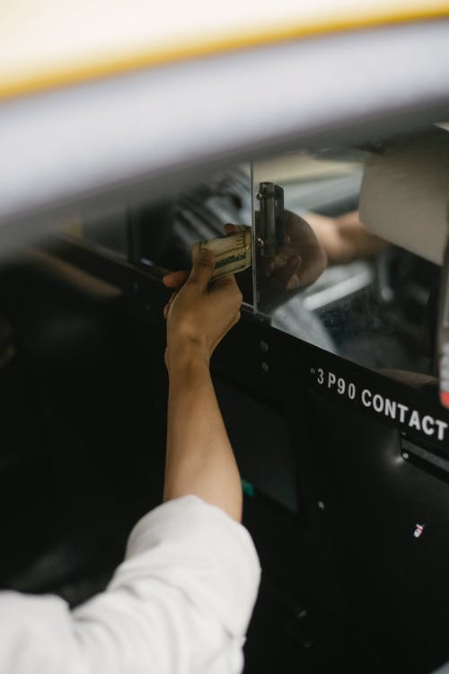 庄稼人在车里买出租车 · 免费素材图片