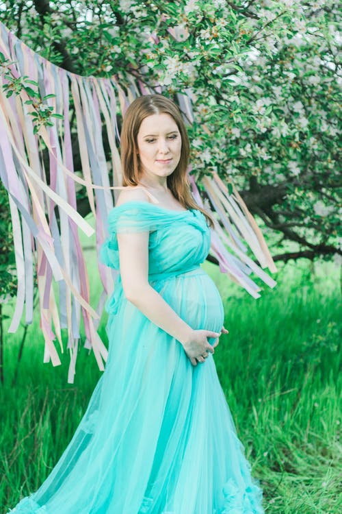 有关垂直拍摄, 宝贝撞, 怀孕的女人的免费素材图片