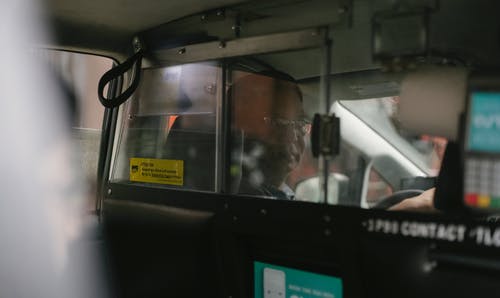 民族司机在出租车与分区 · 免费素材图片