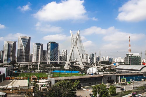 有关吊橋, 垂直拍摄, 基礎設施的免费素材图片