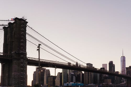 市中心的石悬索桥 · 免费素材图片
