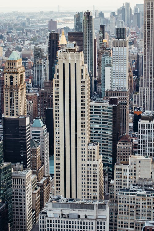 日光下在纽约市的当代摩天大楼 · 免费素材图片