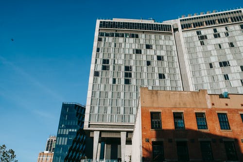 封闭的窗户的老房子 · 免费素材图片