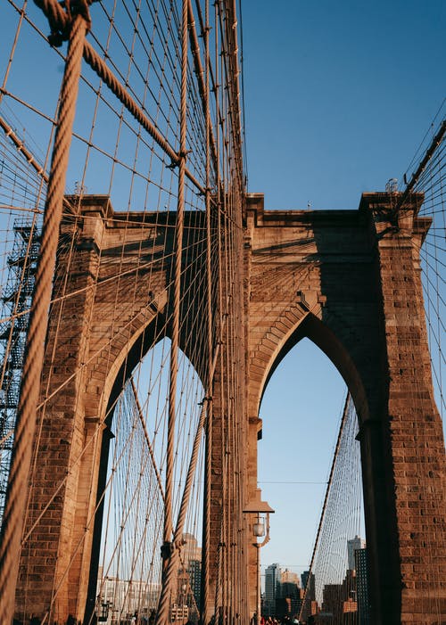 城市市中心的吊桥 · 免费素材图片