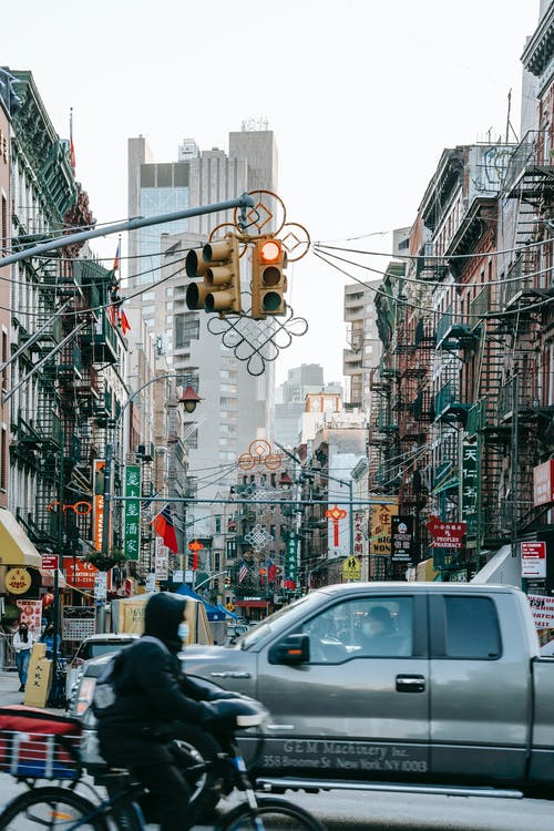 现代城市繁忙的城市街道 · 免费素材图片