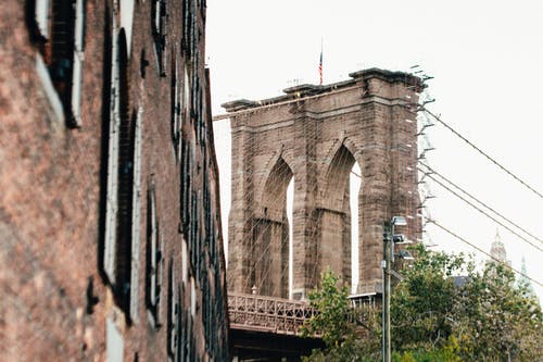 悬索桥上的老年大型拱门 · 免费素材图片