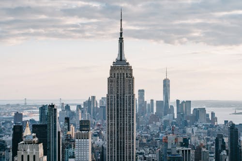 在大都市的着名摩天大楼的立面 · 免费素材图片
