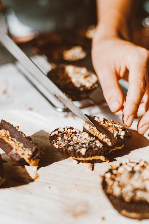 有关切片, 放縱, 杯子小蛋糕的免费素材图片