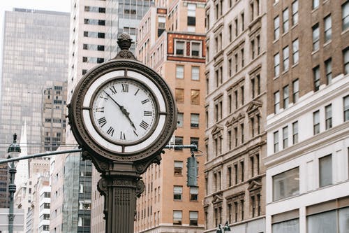 在城市的复古手表街 · 免费素材图片