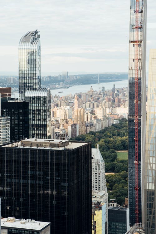 中央公园附近的现代摩天大楼 · 免费素材图片