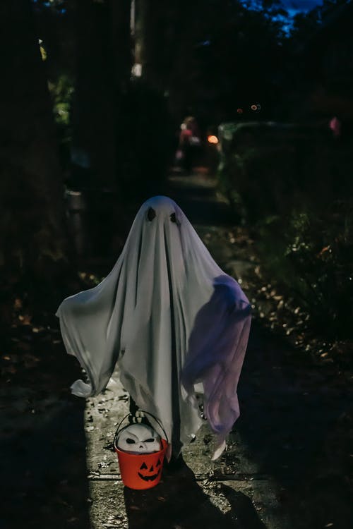 白色和黑色头巾的人 · 免费素材图片