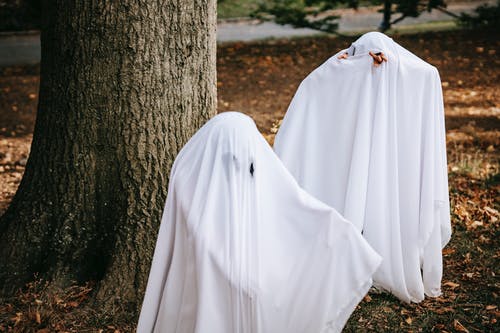 孩子们在公园里的鬼服装 · 免费素材图片