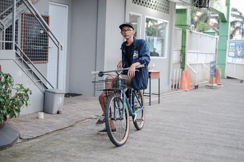 有关人, 单车骑士, 坐下的免费素材图片