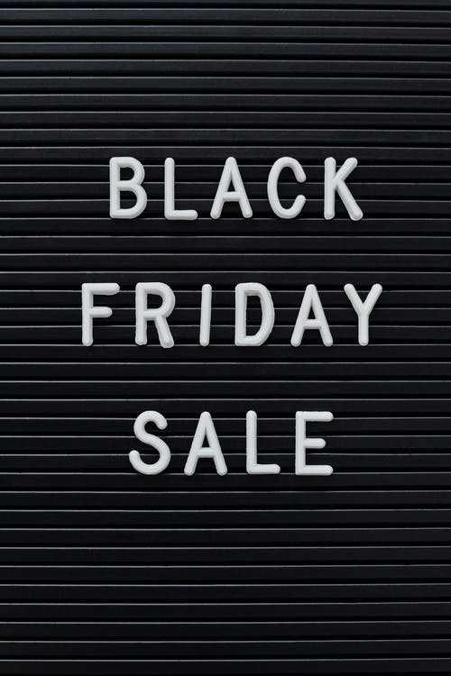 黑色背景上的黑色星期五销售文本 · 免费素材图片