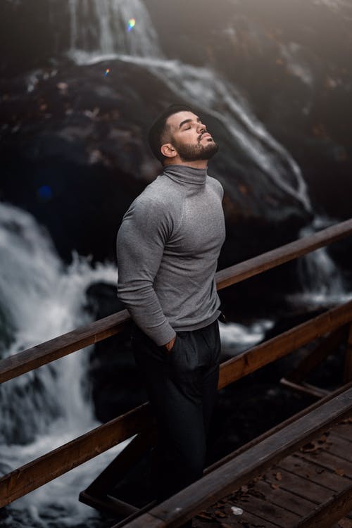 有关人, 倚, 垂直拍摄的免费素材图片