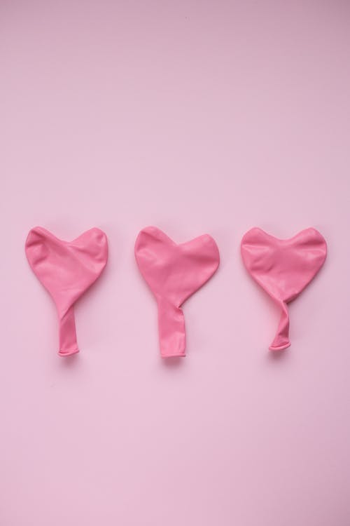 粉红心形纸剪出 · 免费素材图片