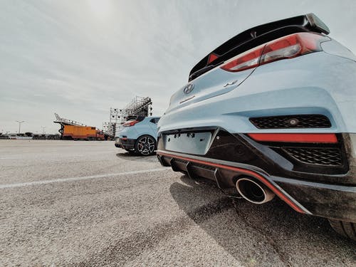 有关保险杠, 停放的汽车, 尾灯的免费素材图片