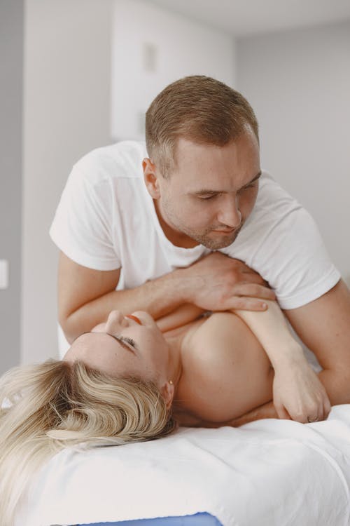 有关人, 全身按摩, 垂直拍摄的免费素材图片