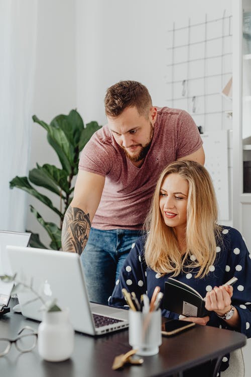 有关3C用品, MacBook, 人的免费素材图片