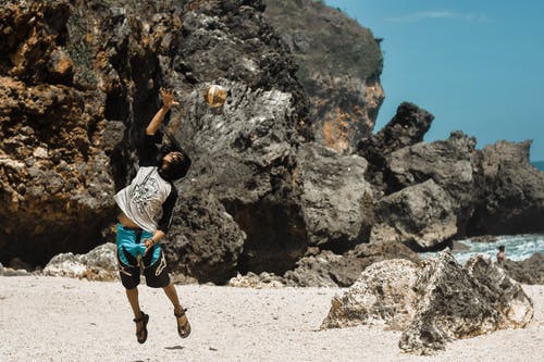 有关人, 夏天, 大石头的免费素材图片