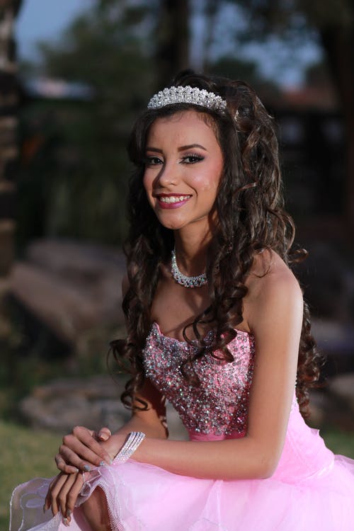 有关优雅, 垂直拍摄, 头饰的免费素材图片