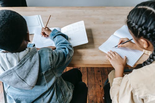 集中同学在学校做运动 · 免费素材图片