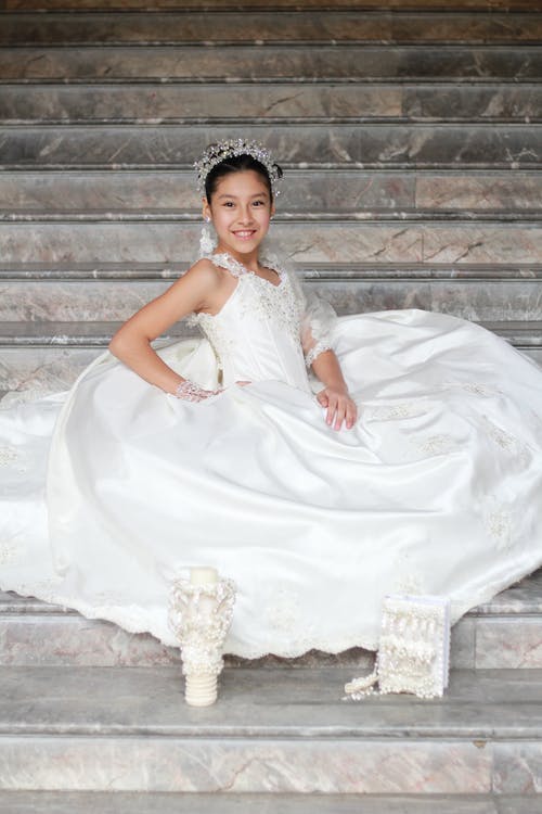 有关优雅, 垂直拍摄, 头饰的免费素材图片