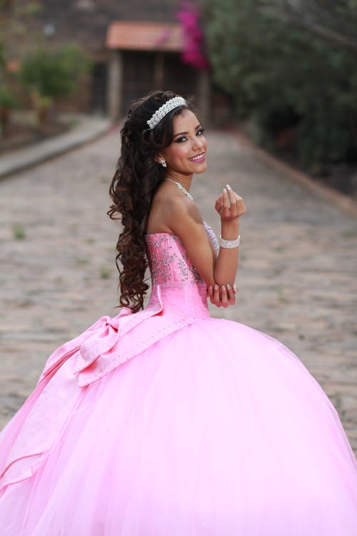 有关优雅, 垂直拍摄, 头饰的免费素材图片