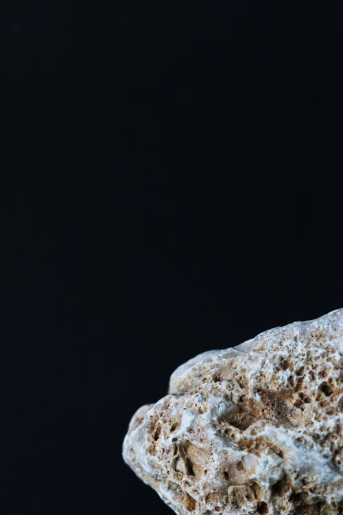 白色和棕色的岩石，在关闭了摄影 · 免费素材图片