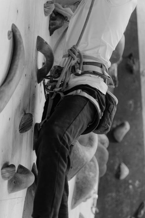 有关單色, 安全帶, 攀岩壁的免费素材图片