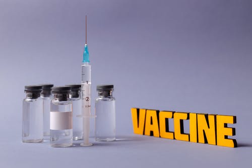 Covid19疫苗和注射液 · 免费素材图片