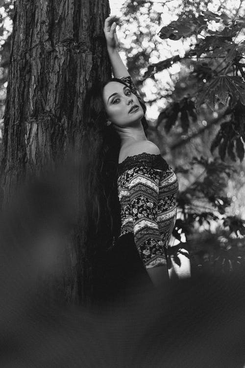 有关bw, 个性, 举起手臂的免费素材图片