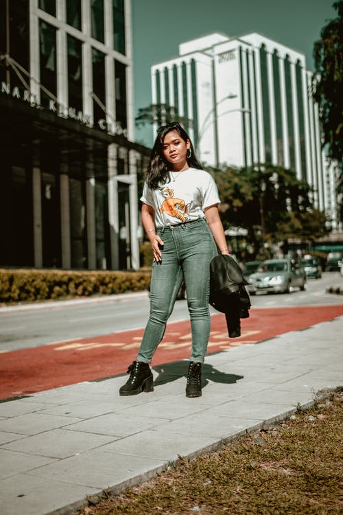 有关休闲装, 咖啡色头发的女人, 垂直拍摄的免费素材图片