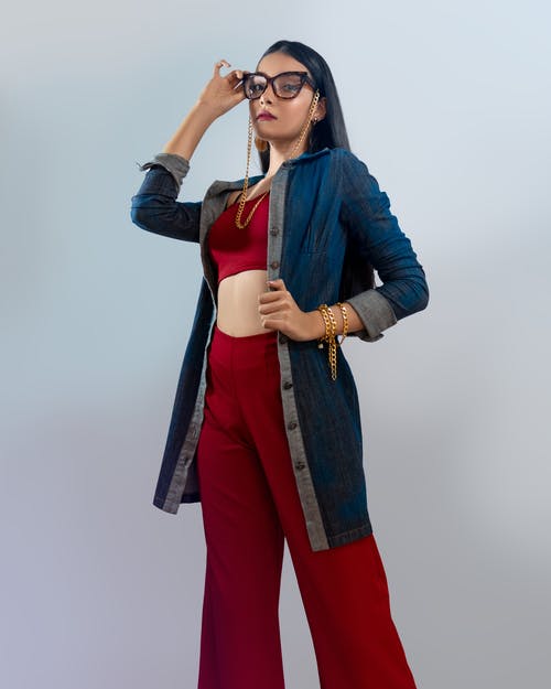 有关垂直拍摄, 女人, 工作室拍摄的免费素材图片