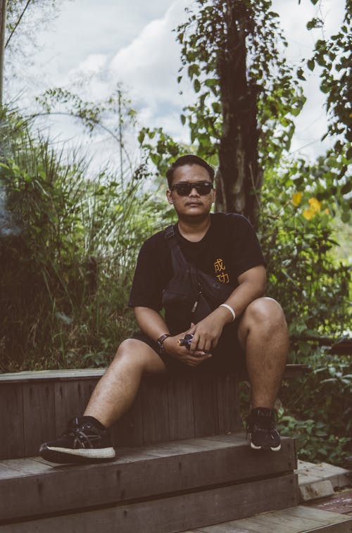 有关人, 坐, 垂直拍摄的免费素材图片